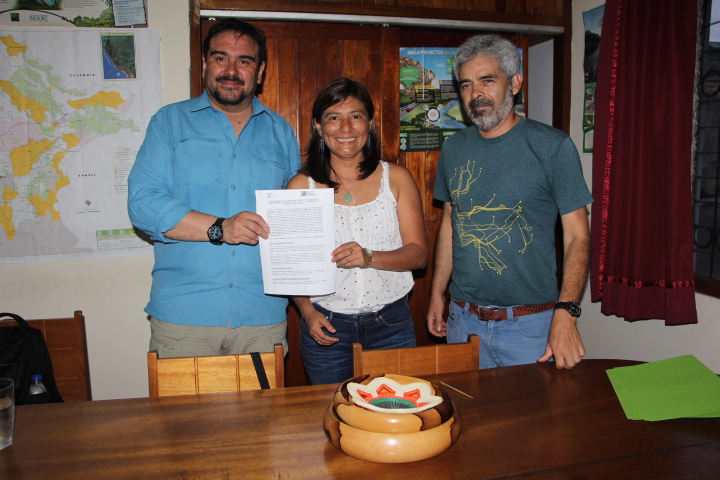 DAR y la Asociación Chilena de Municipalidades firman convenio
