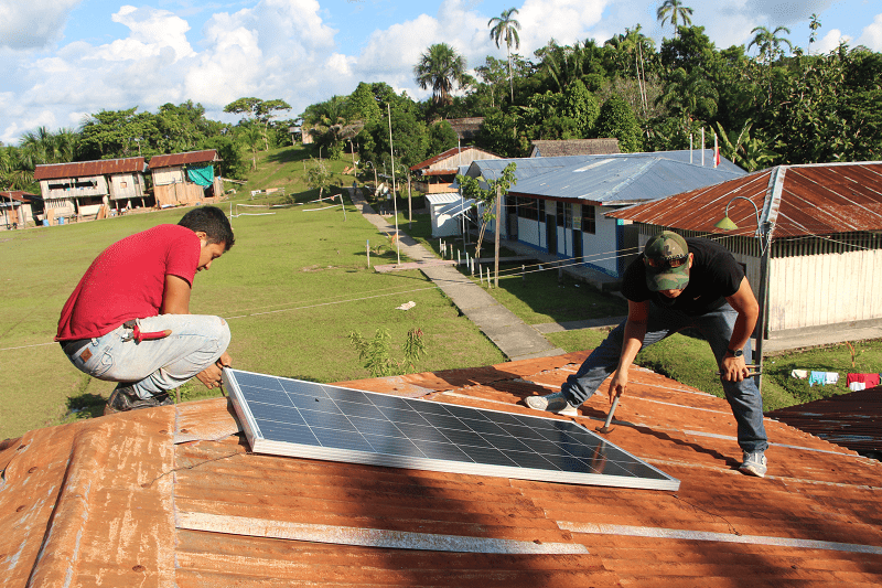 Comunidades en Loreto se benefician de paneles solares implementados por DAR