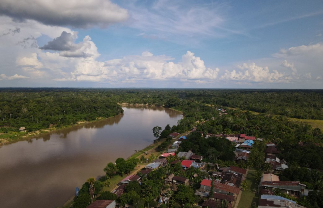 Especialistas advierten que la agenda ambiental peruana enfrenta su peor momento político en décadas, ante la presión geopolítica y el avance de las economías ilegales