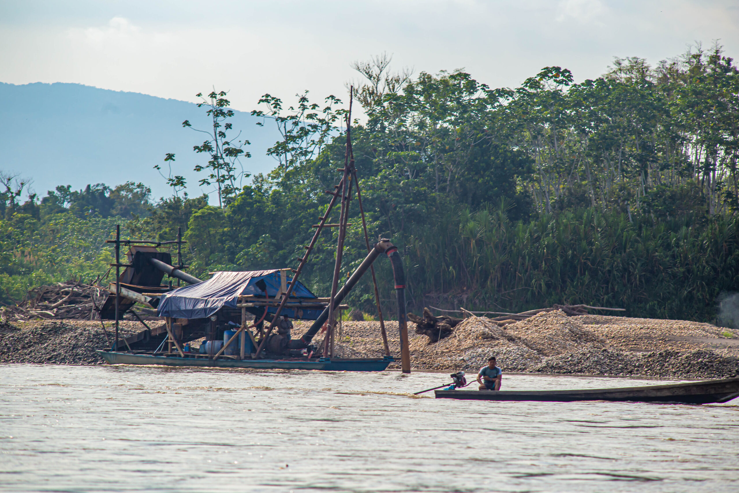 Economías ilegales, impunidad normativa y personas defensoras ambientales: la trama que une la Amazonía con la violencia urbana en el Perú.